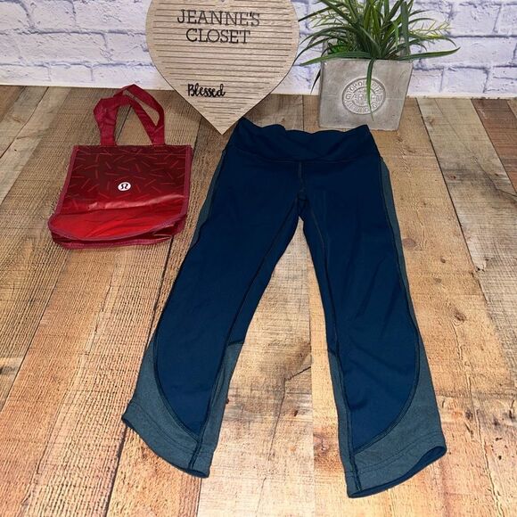 Lululemon Ready Set Go Crop (21")
Submarine size 4 - Picture 15 of 15